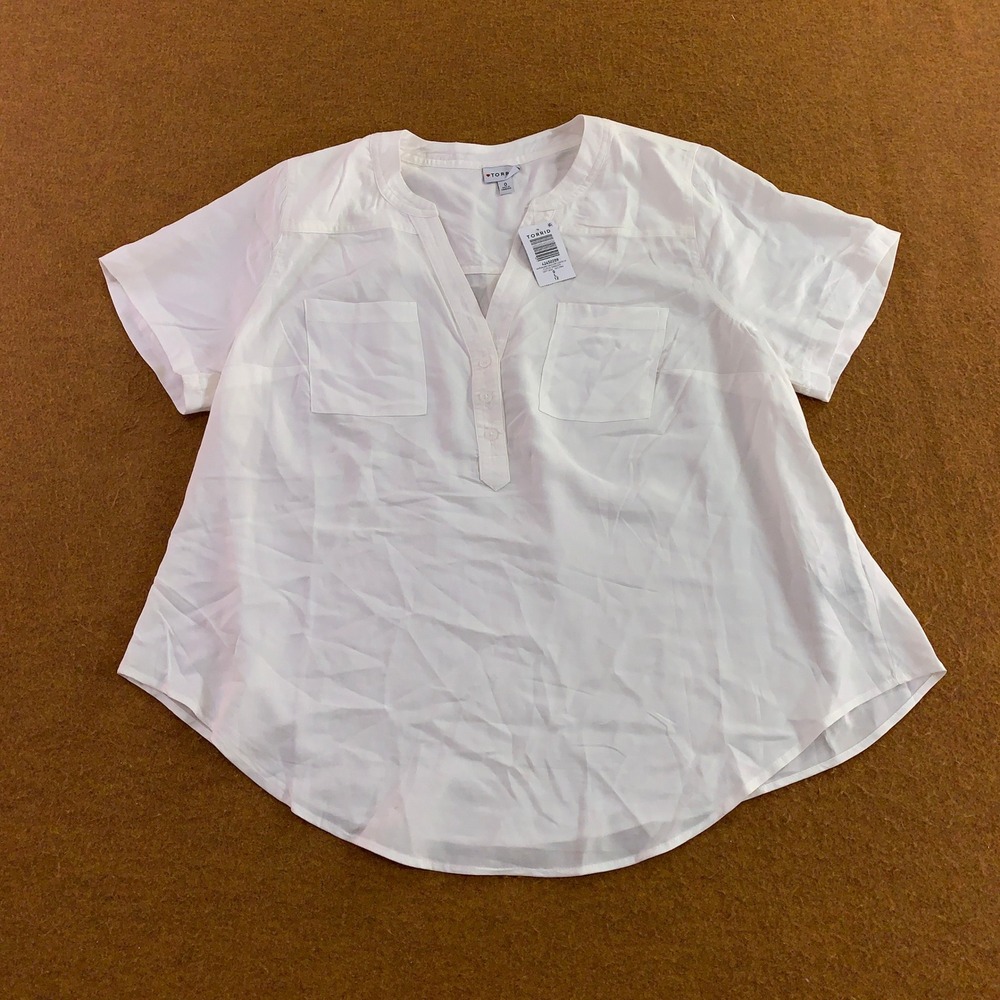 Torrid Womens 0X White Harper Washable Challis Short Sleeve Blouse NWT